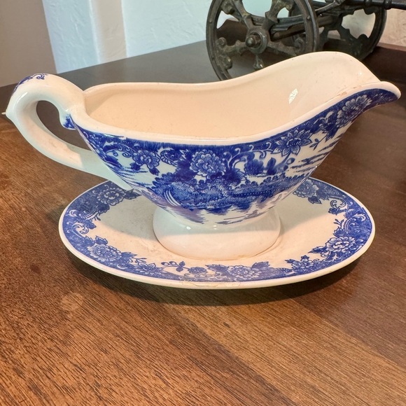 Italian Spode Vintage Blue & White Floral Gravy Sauce Boat & Attached Saucer - Picture 2 of 4